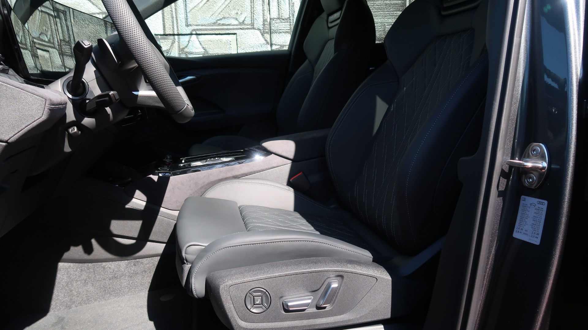 AUDI Q6 e-tron quattro-image-10