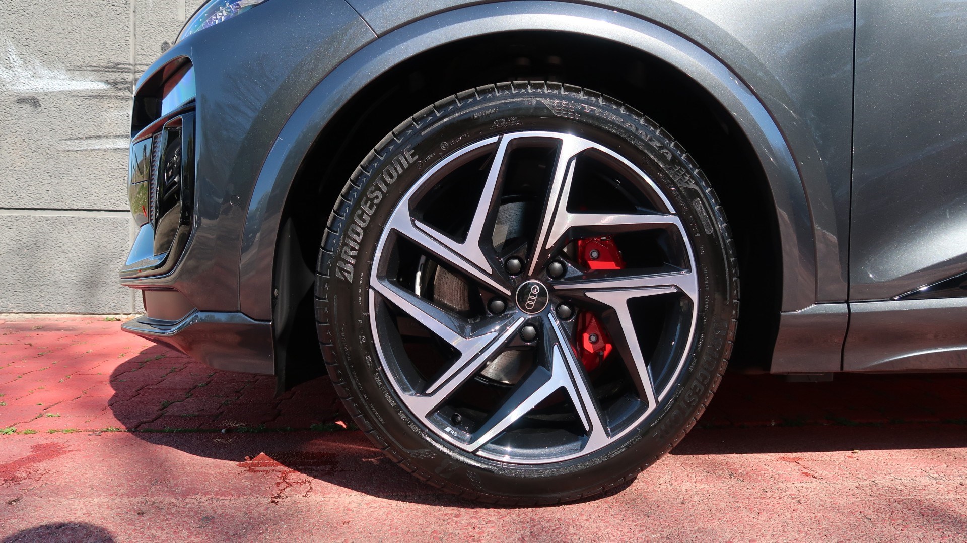AUDI Q6 e-tron quattro-image-4