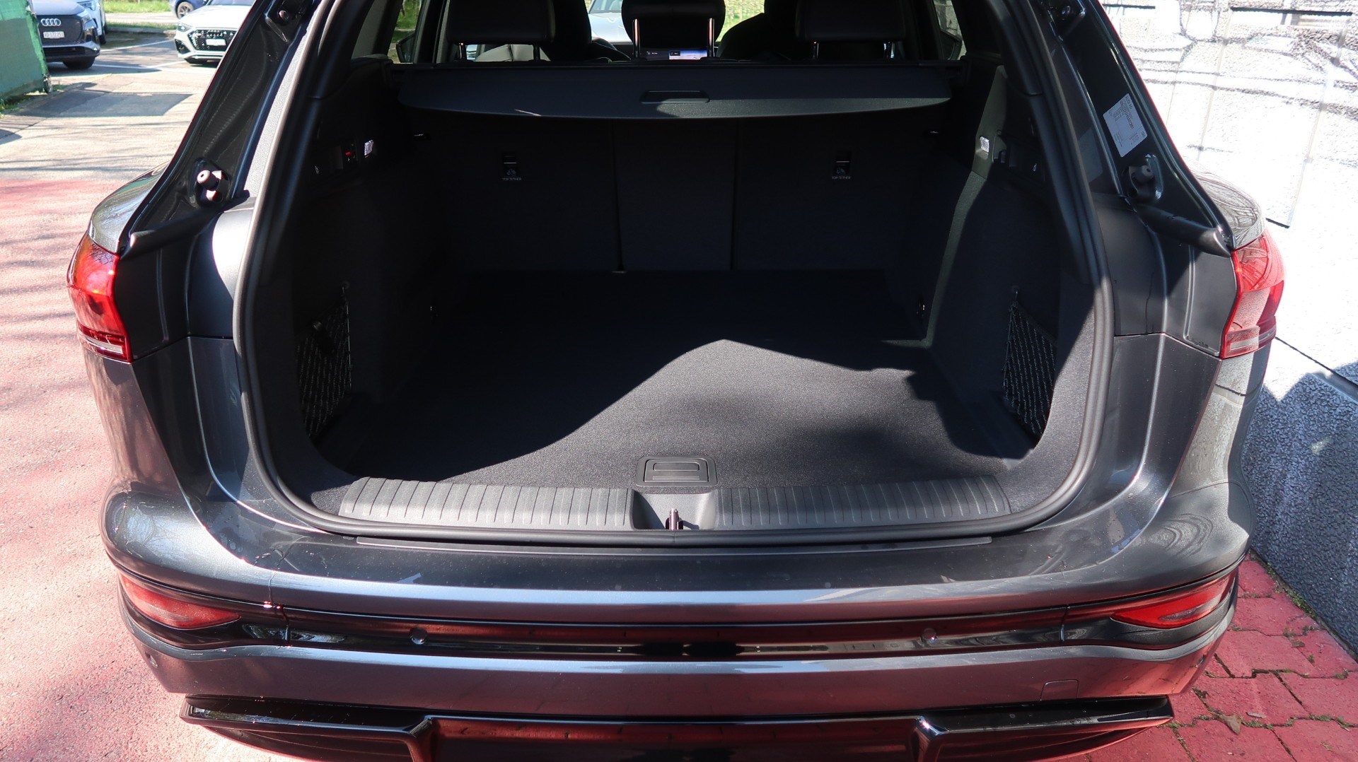 AUDI Q6 e-tron quattro-image-9