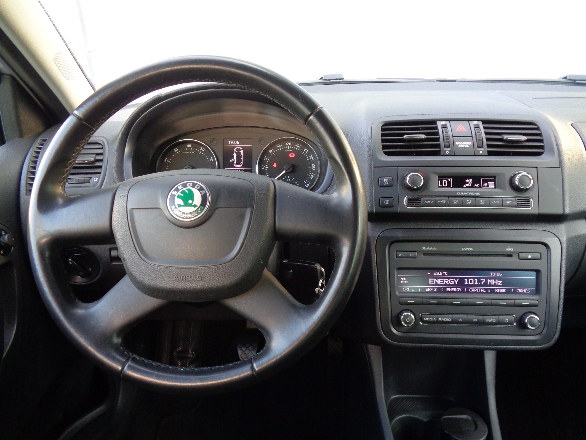 SKODA Fabia 1.2 TSI Elegance-image-3