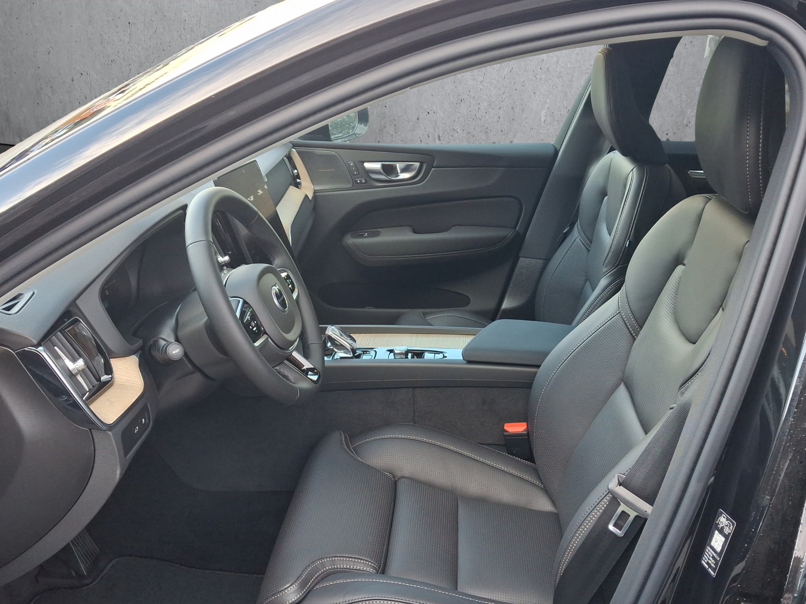 Image VOLVO XC60 XC60 T8 eAWD PluginHybrid Plus Dark Geartronic