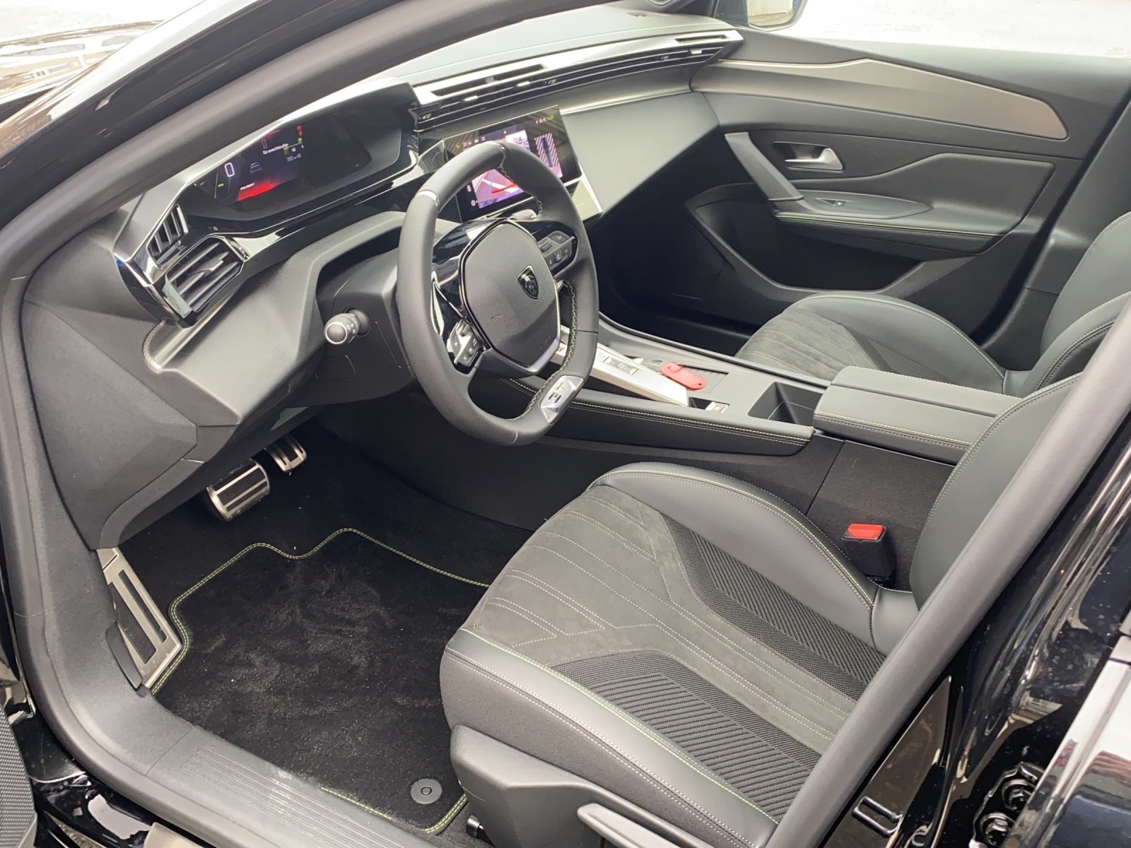 PEUGEOT 308 SW 1.2 PureTech GT-image-3