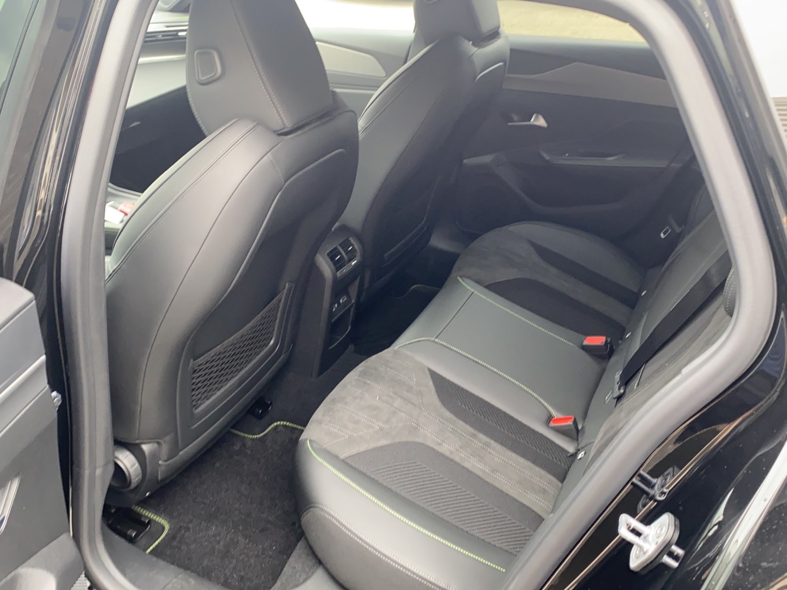PEUGEOT 308 SW 1.2 PureTech GT-image-4