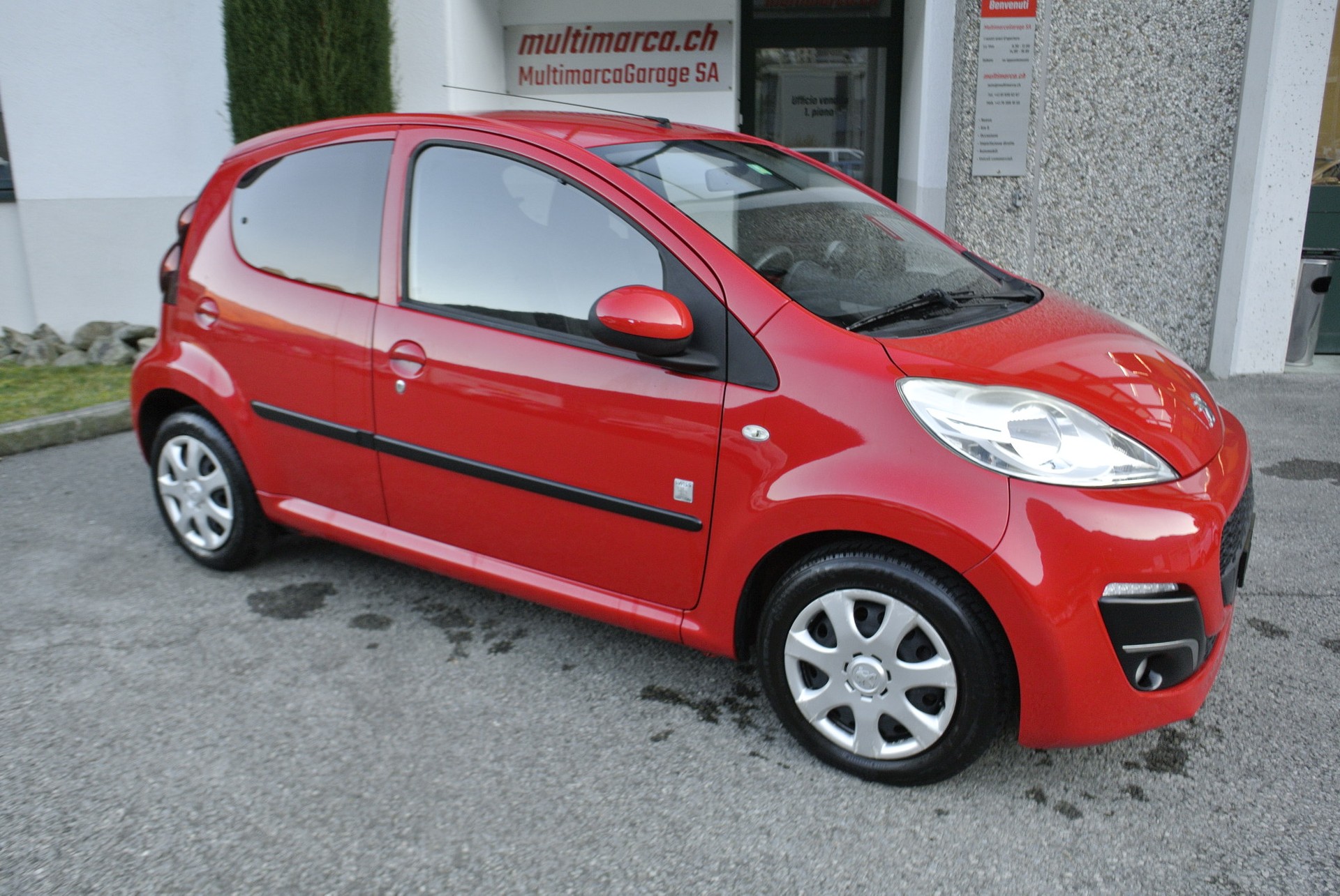 PEUGEOT 107 1.0 Swiss Edition-image-4