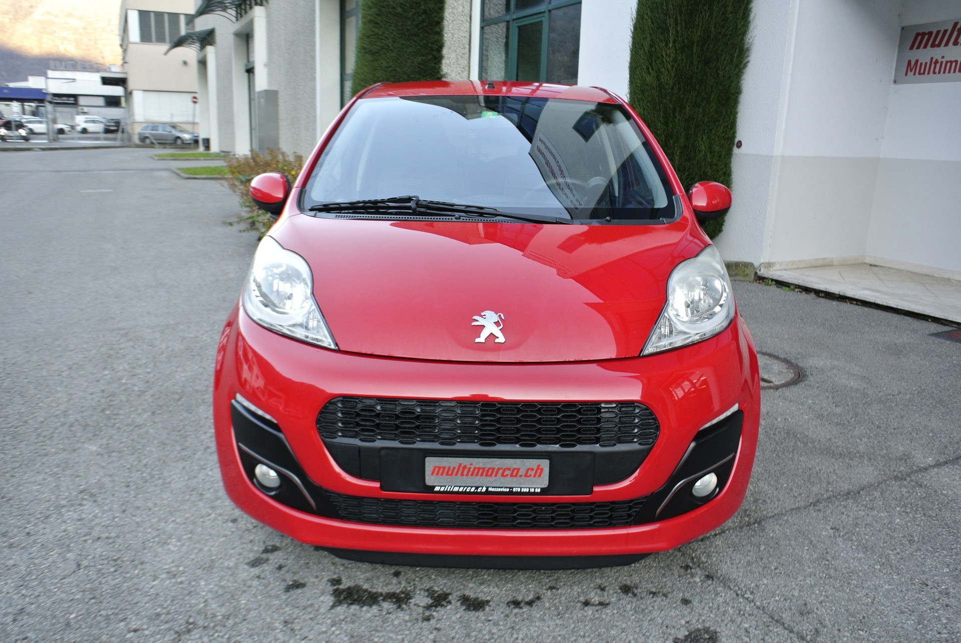 PEUGEOT 107 1.0 Swiss Edition-image-18