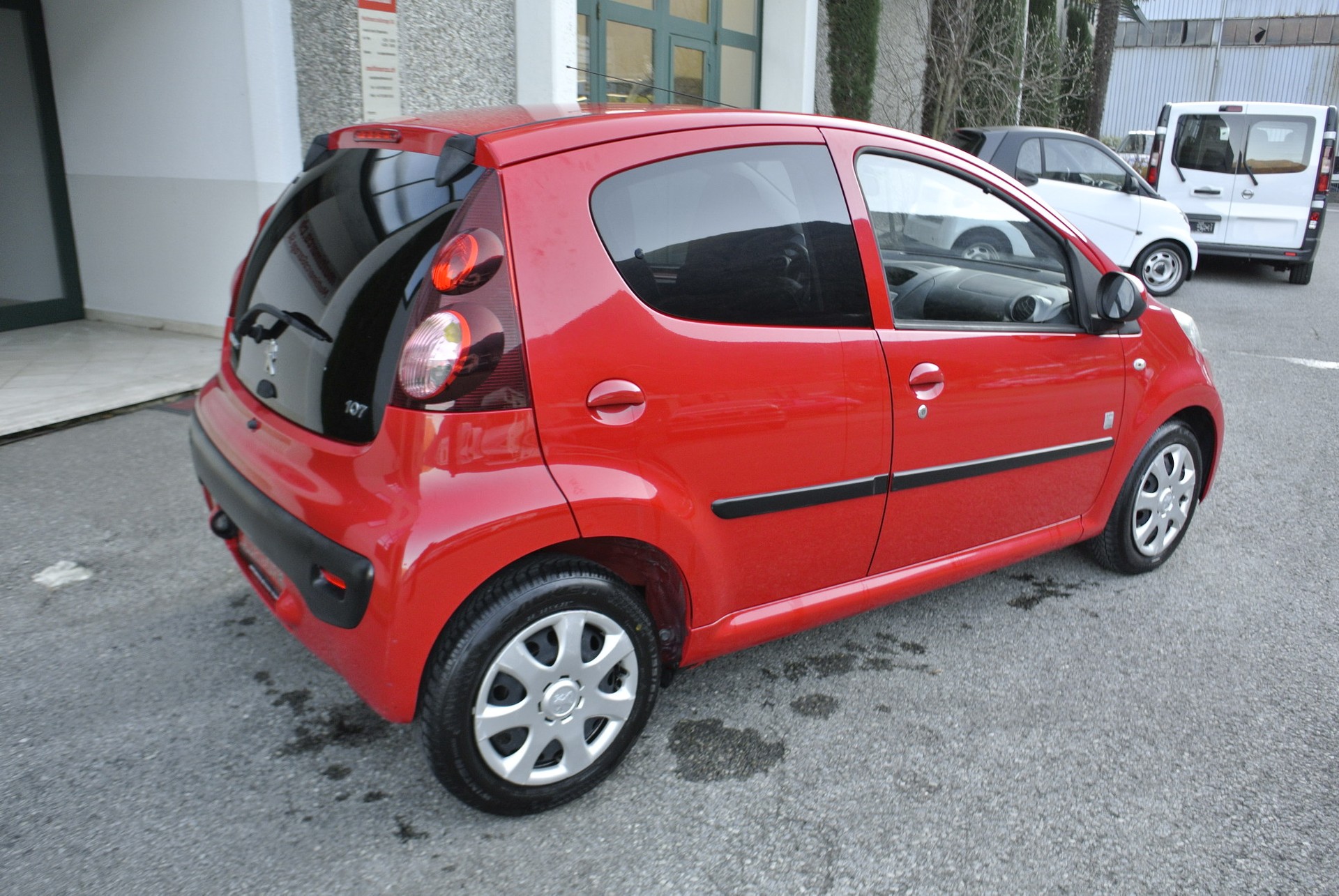 PEUGEOT 107 1.0 Swiss Edition-image-5