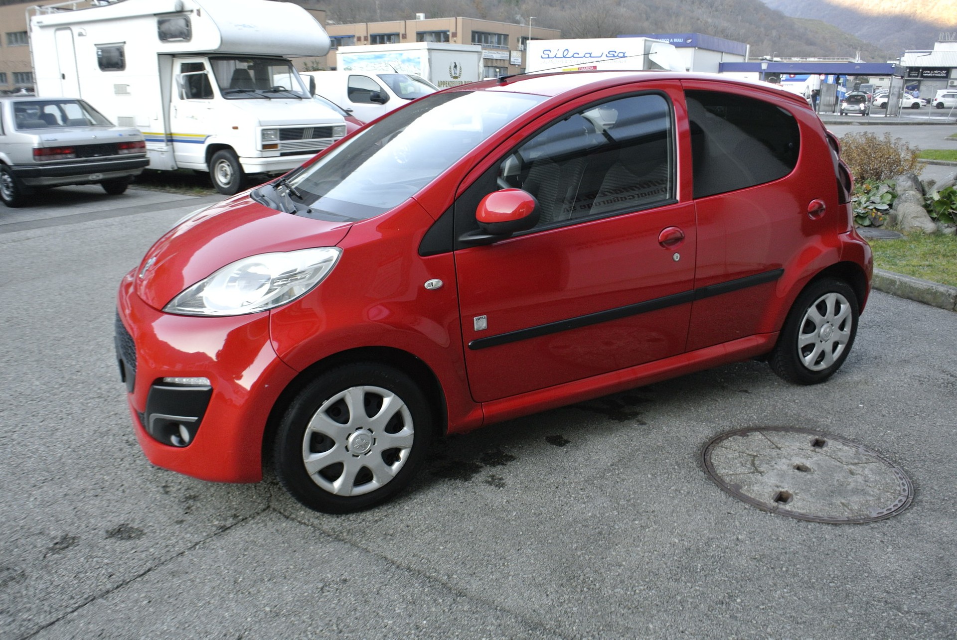 PEUGEOT 107 1.0 Swiss Edition-showroom-element-2