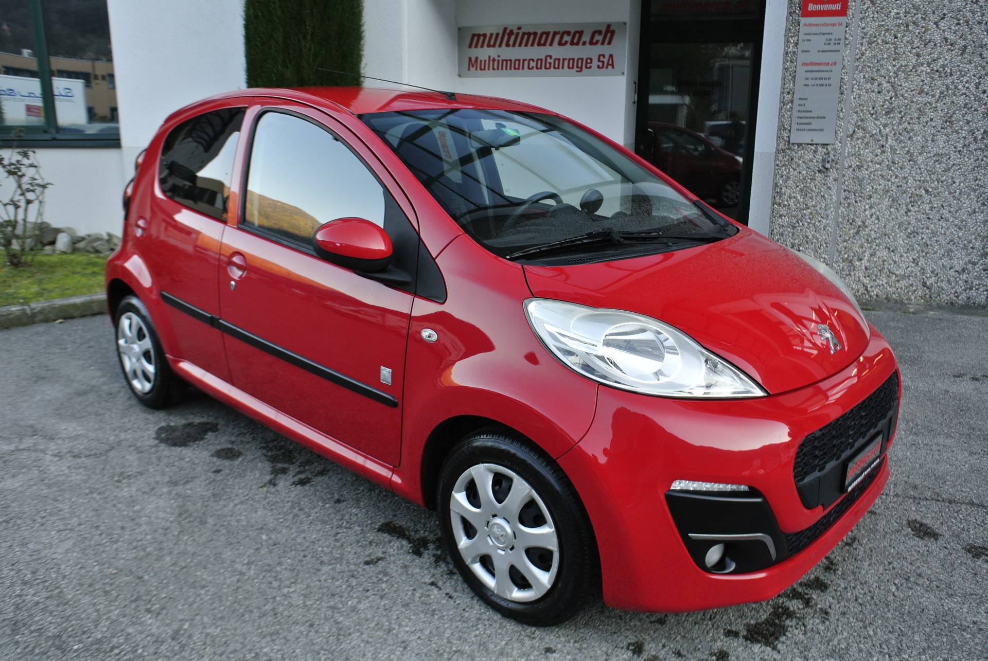 PEUGEOT 107 1.0 Swiss Edition-showroom-element-3