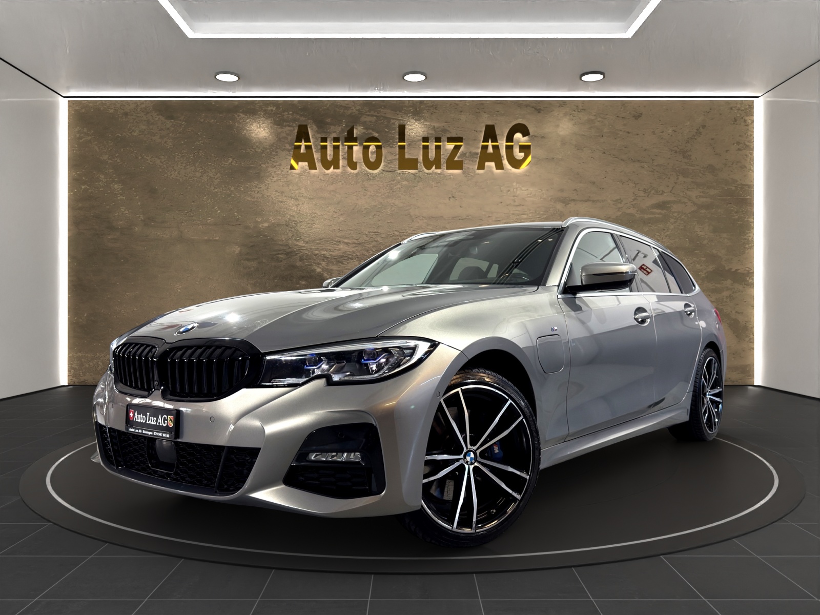 BMW 330e x DriveTouring M Sport Steptronic