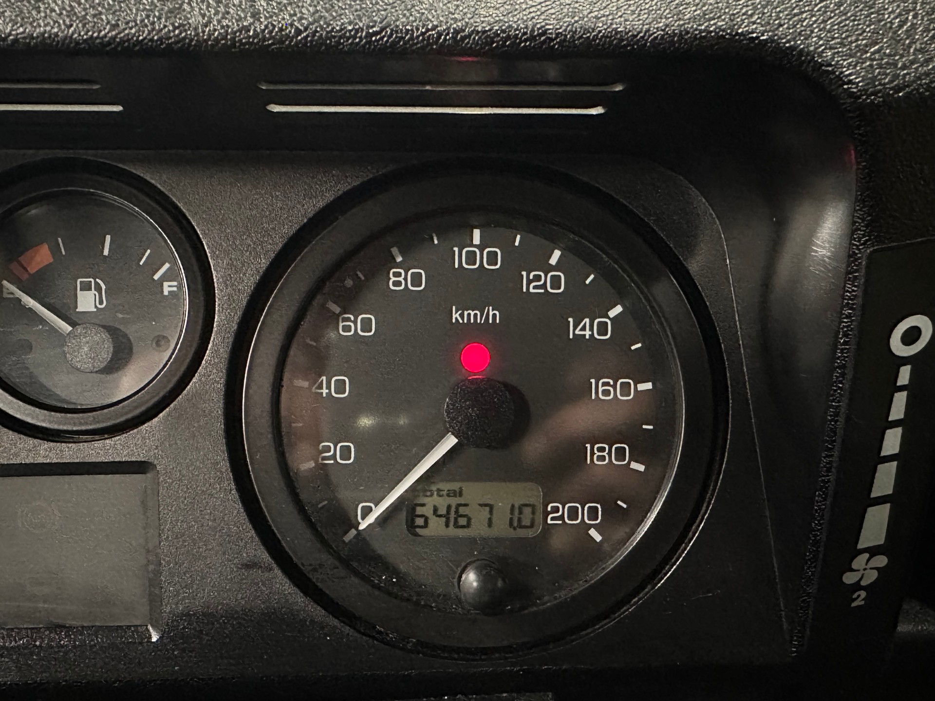 LAND ROVER Defender 90 SW 2.5 Td5 Black Edition-image-12