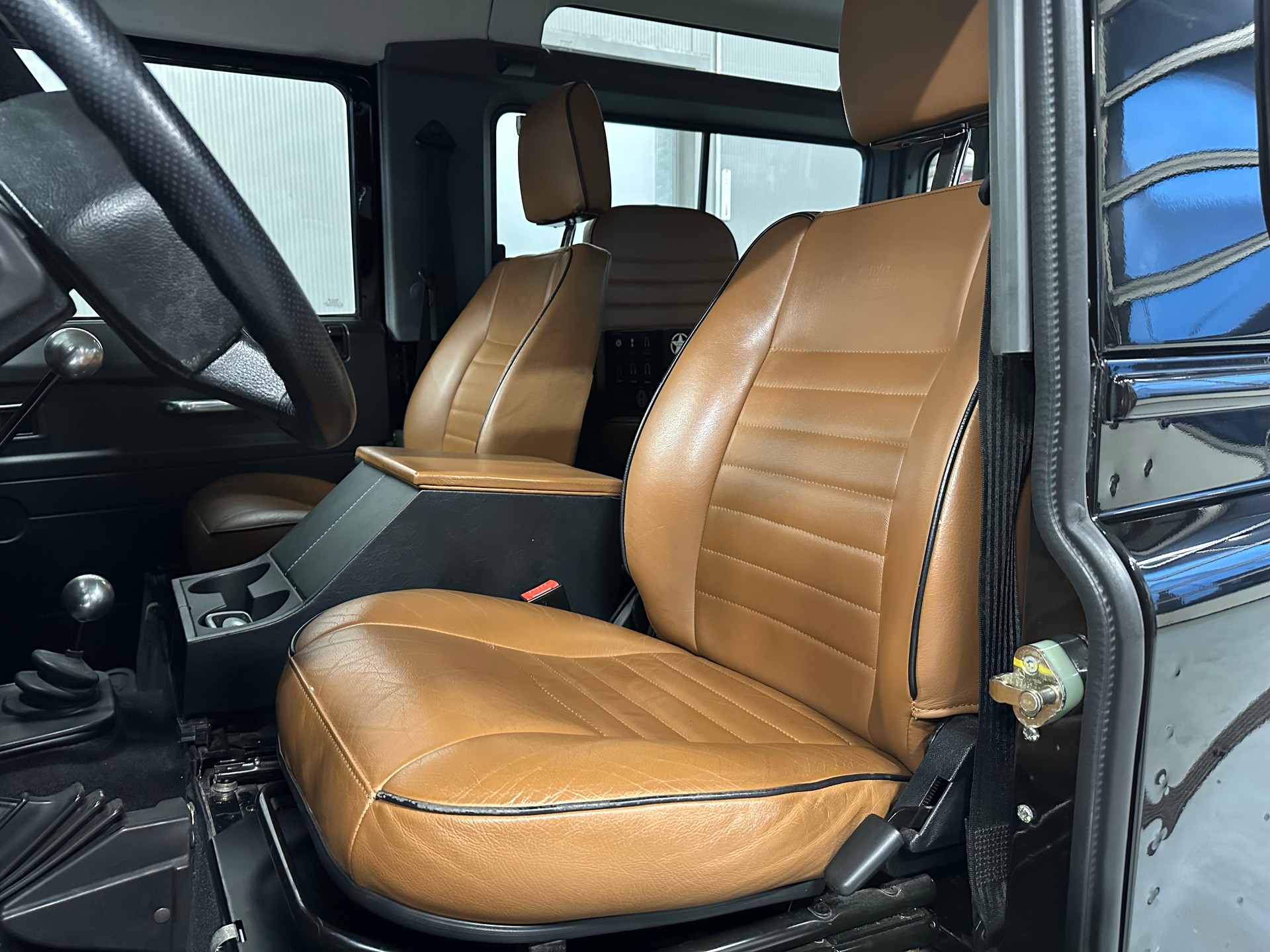 LAND ROVER Defender 90 SW 2.5 Td5 Black Edition-image-9