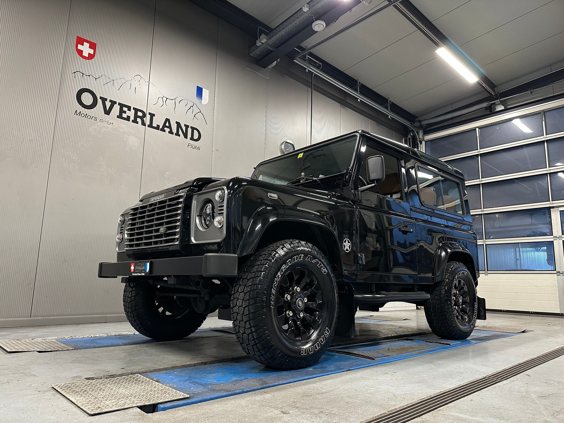 LAND ROVER Defender 90 SW 2.5 Td5 Black Edition
