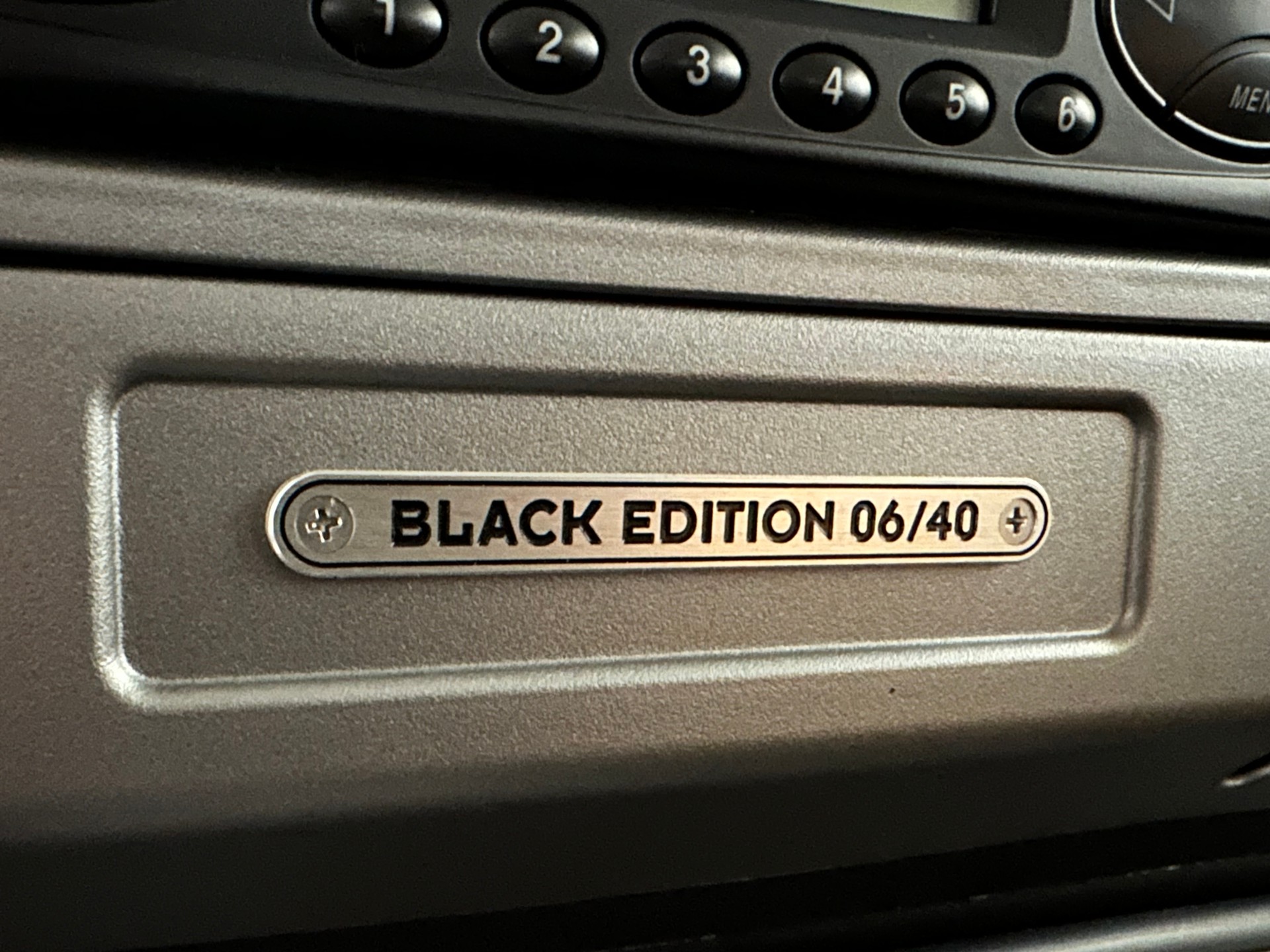 LAND ROVER Defender 90 SW 2.5 Td5 Black Edition-image-13