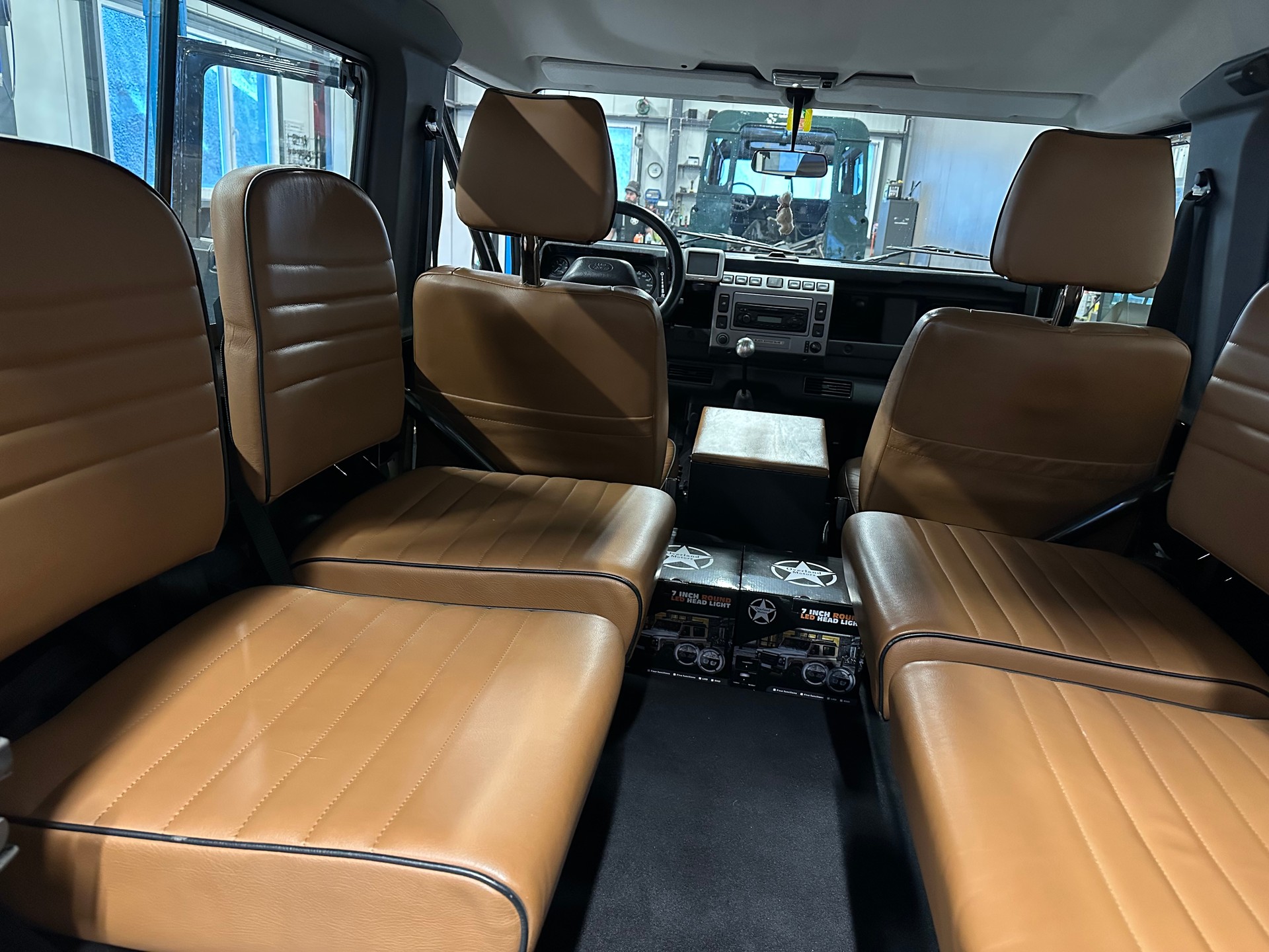 LAND ROVER Defender 90 SW 2.5 Td5 Black Edition-image-15