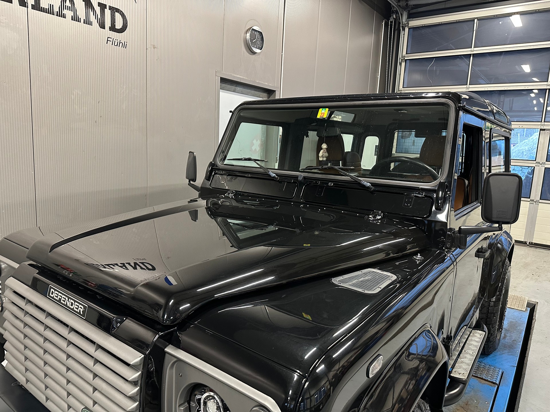 LAND ROVER Defender 90 SW 2.5 Td5 Black Edition-image-8
