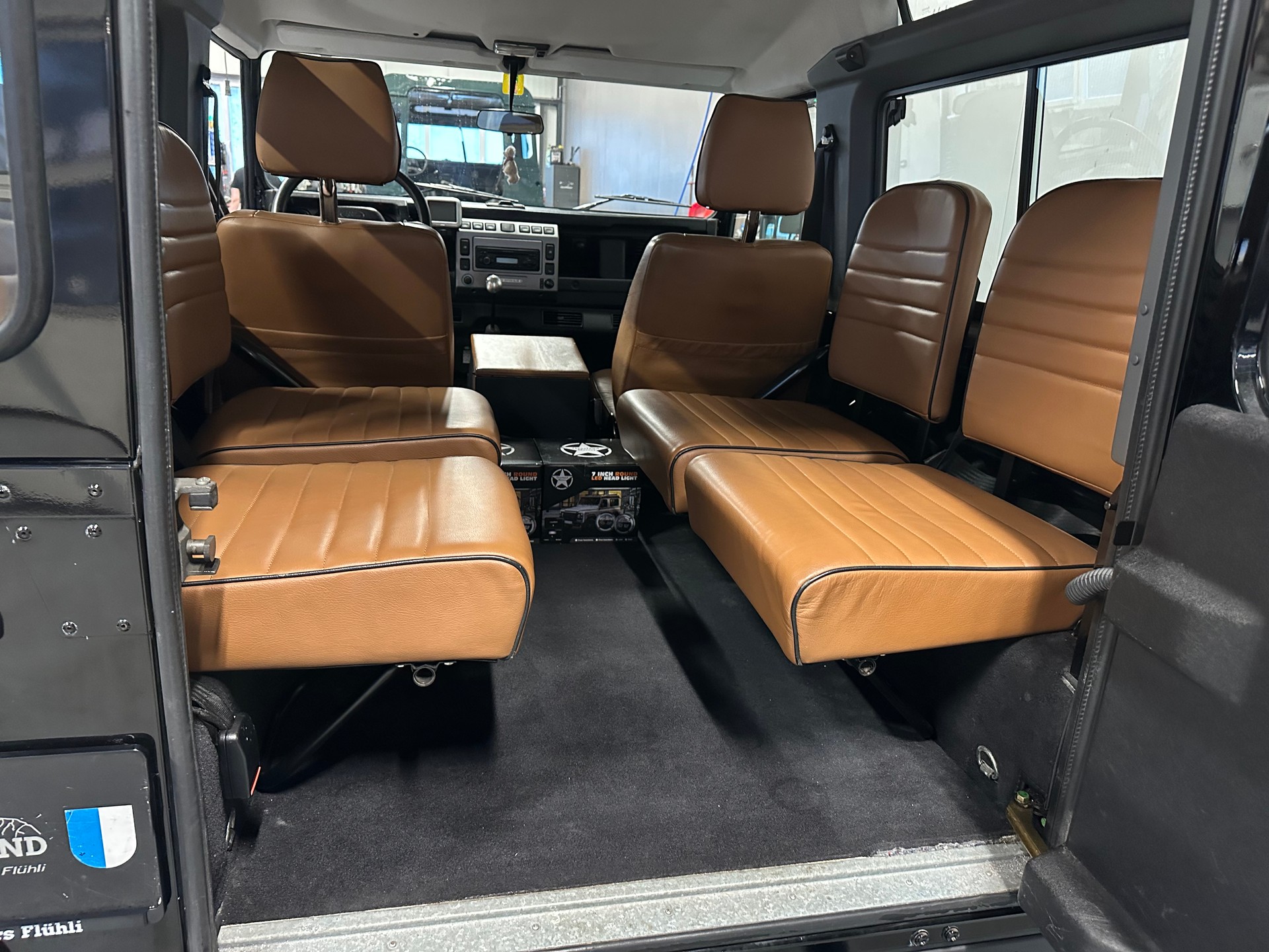 LAND ROVER Defender 90 SW 2.5 Td5 Black Edition-image-14