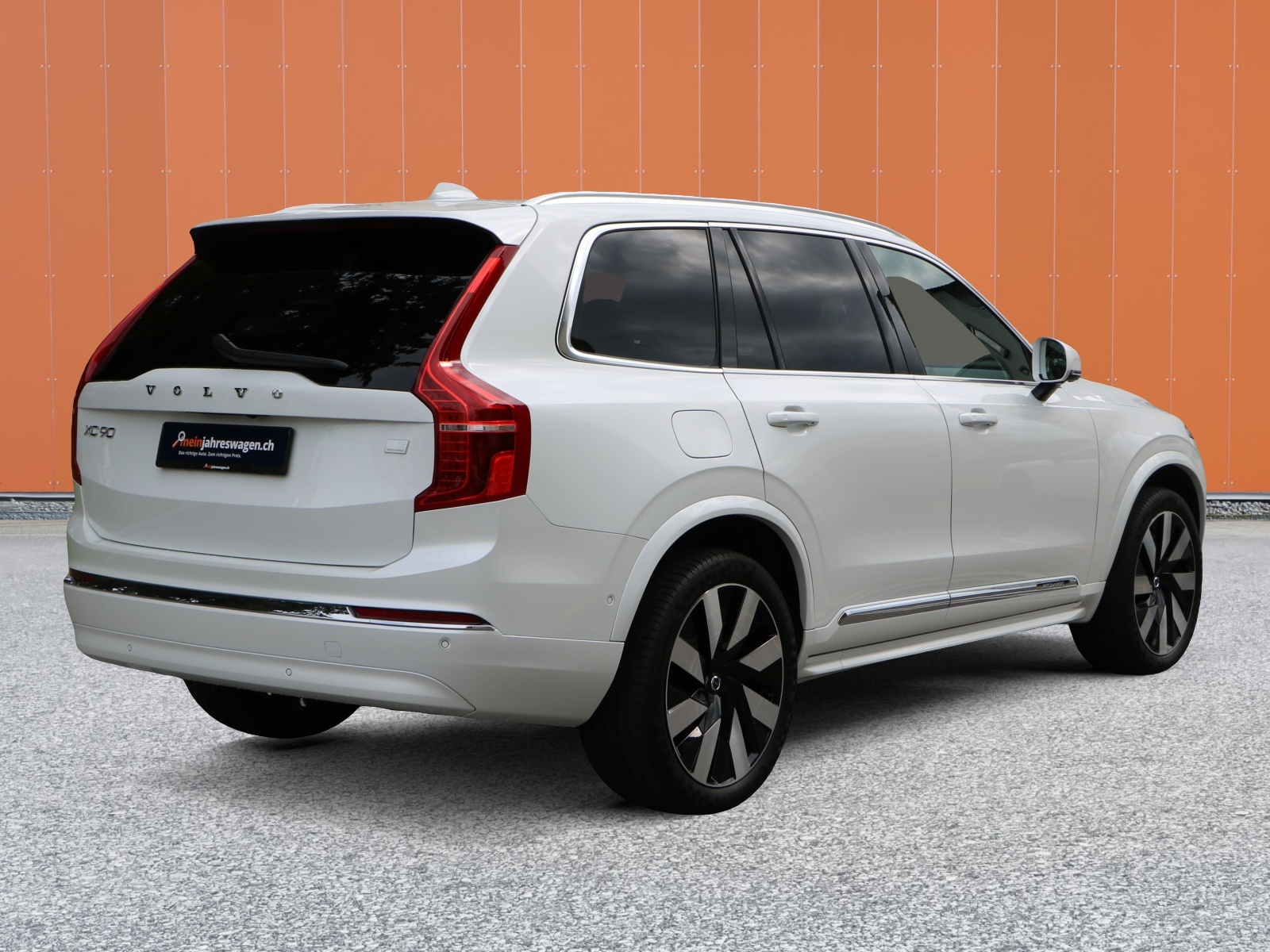 VOLVO XC90 T8 eAWD PluginHybrid Plus Bright Geartronic-showroom-element-1