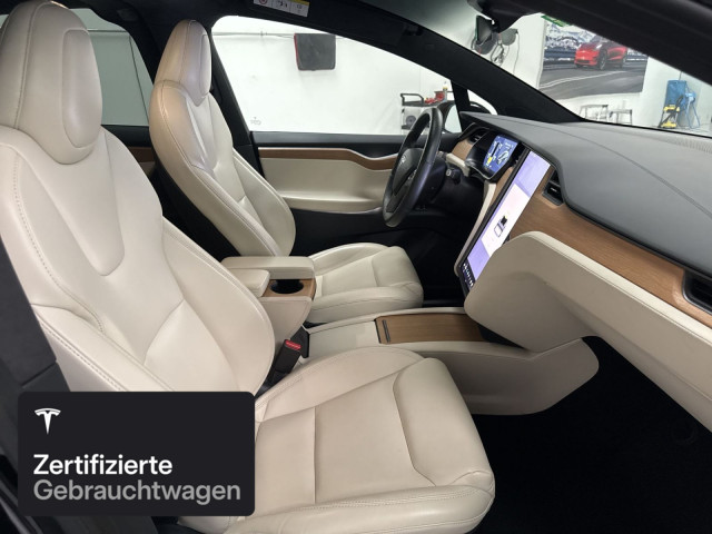 TESLA Model X Long Range AWD-showroom-element-2