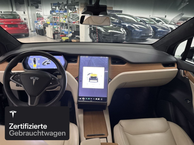 TESLA Model X Long Range AWD-showroom-element-1