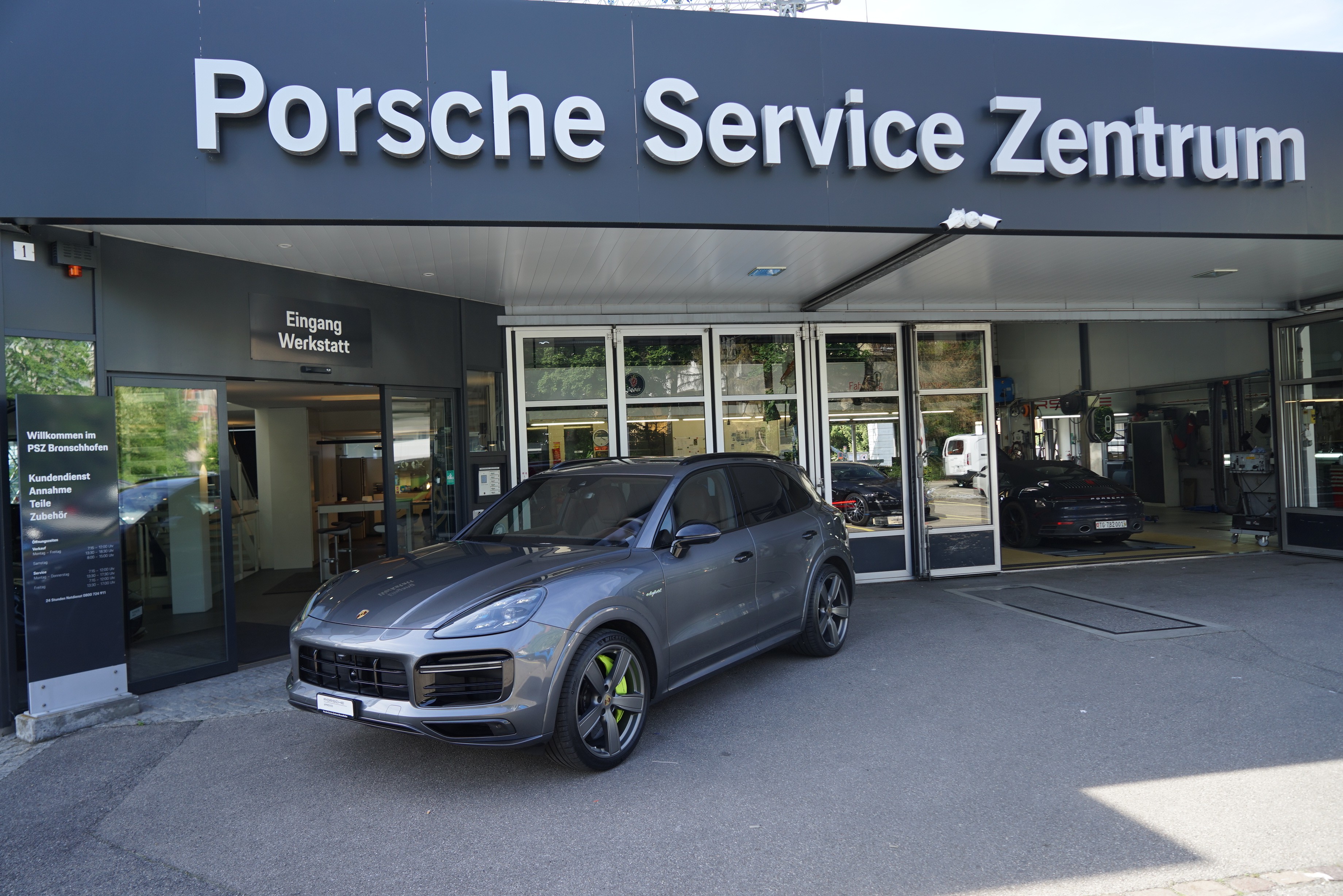 PORSCHE Cayenne Turbo S E-Hybrid (SUV / Gelndewagen)