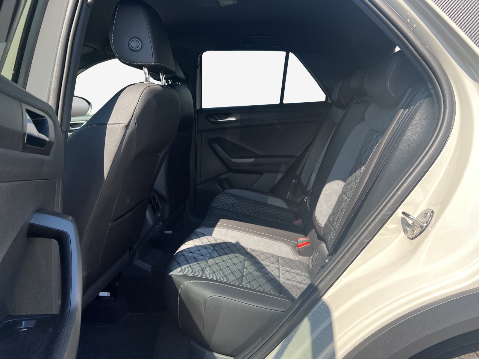 VW T-Roc 2.0 TSI R-Line DSG 4Motion-image-11