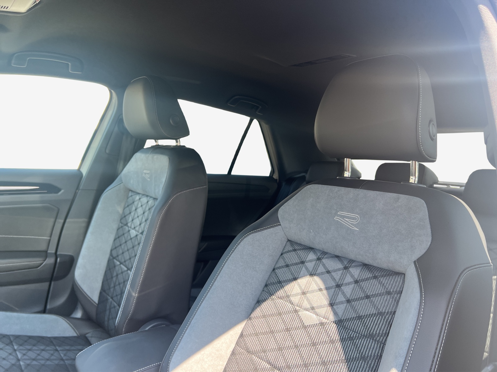 VW T-Roc 2.0 TSI R-Line DSG 4Motion-image-13