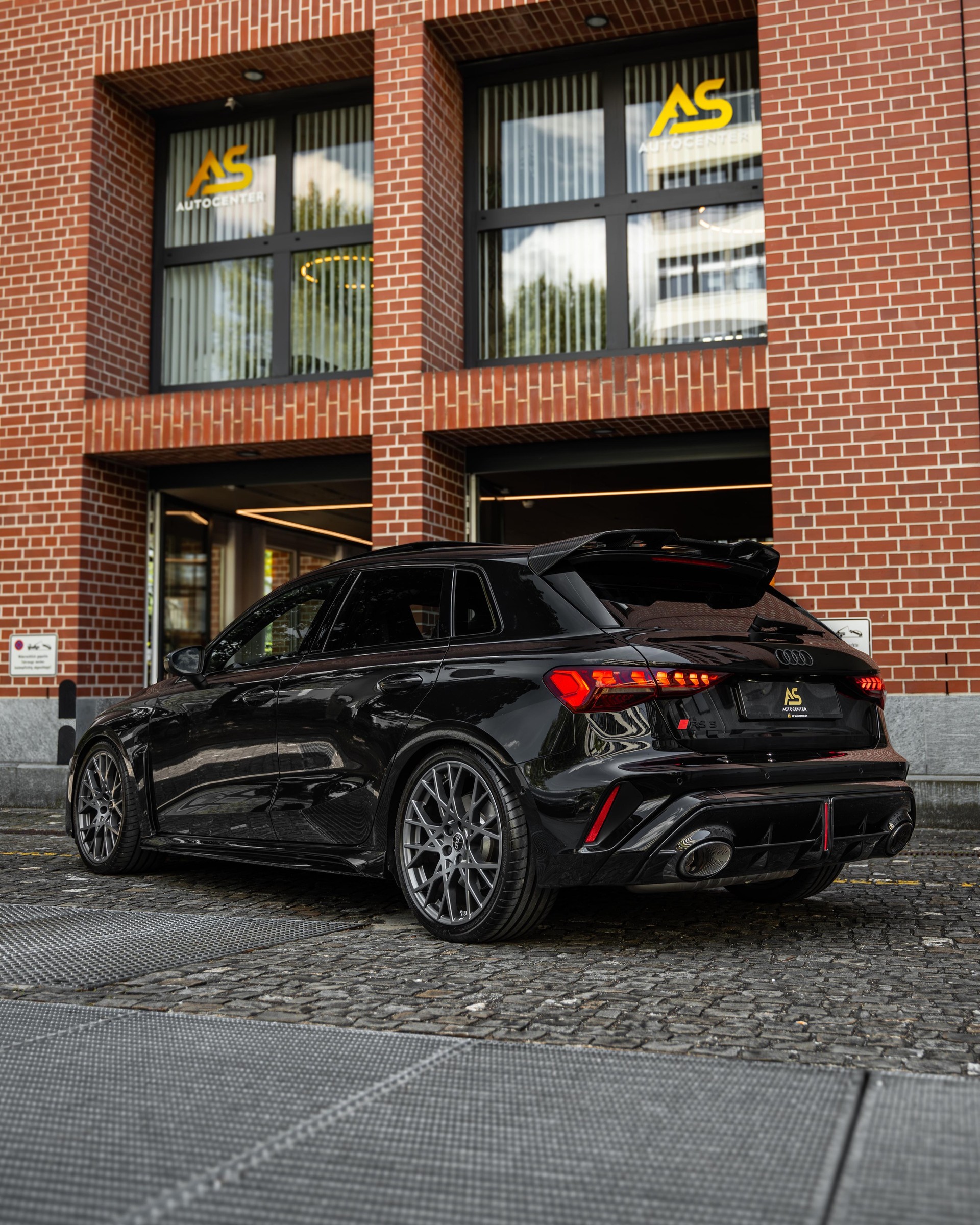 AUDI RS3 Sportback 2.5 TSI quattro Facelift | R8-SCHALENSITZE | PANO | CARBON-showroom-element-1