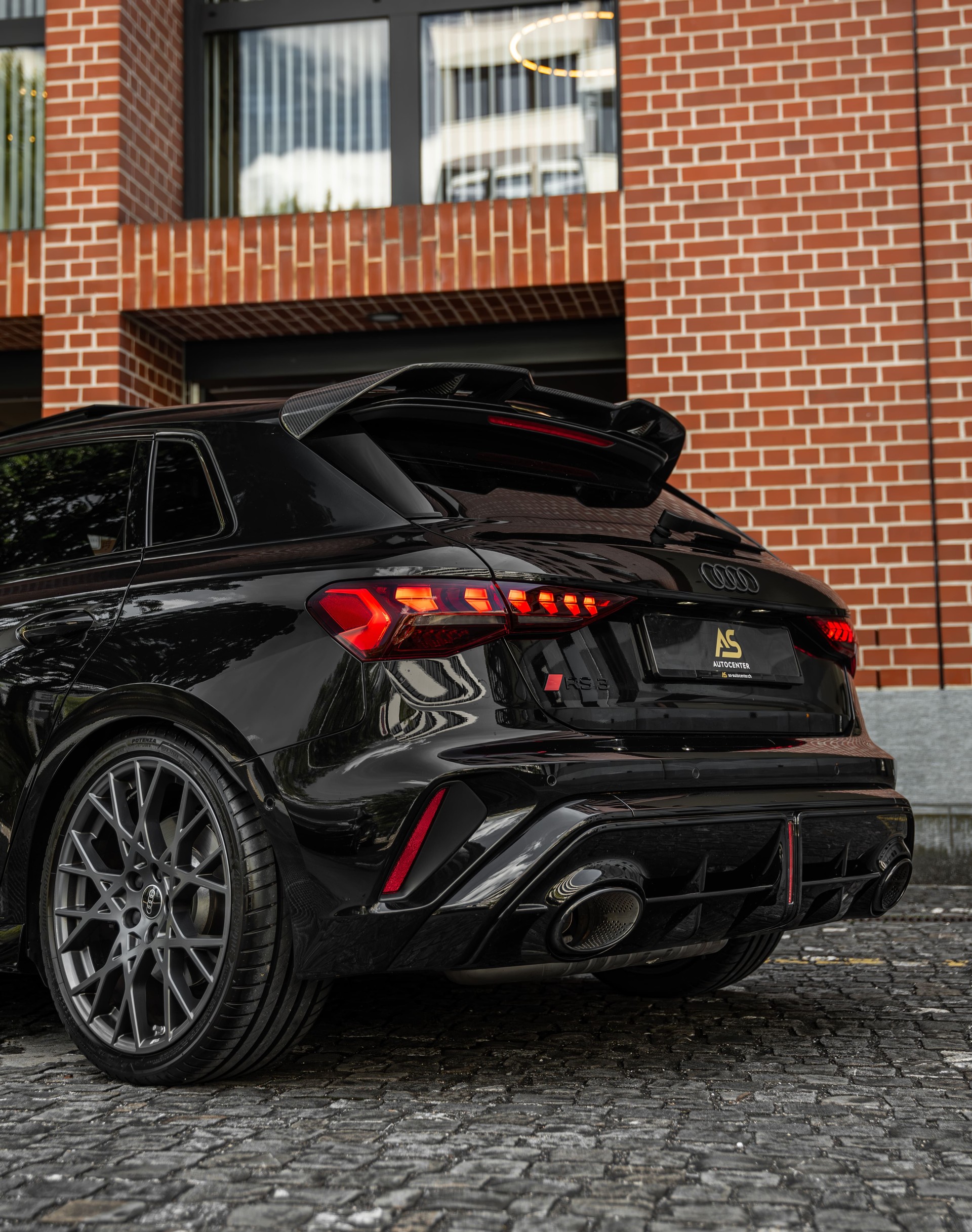 AUDI RS3 Sportback 2.5 TSI quattro Facelift | R8-SCHALENSITZE | PANO | CARBON-showroom-element-2