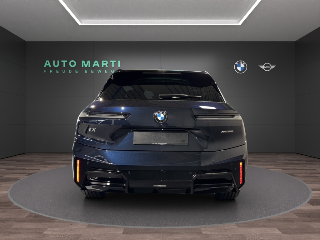 BMW iX xDrive45 M Sport Pro-showroom-element-2