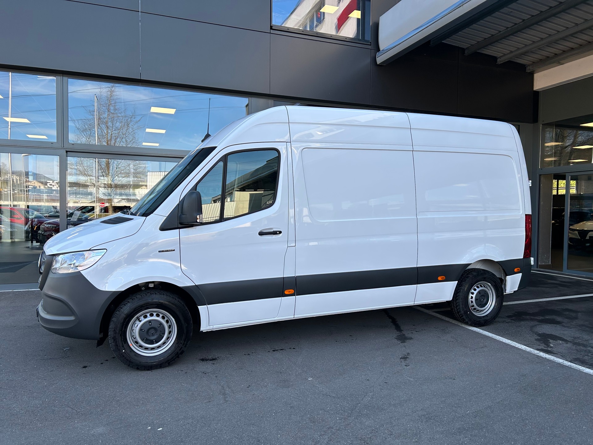 MERCEDES-BENZ eSprinter 312 47kWh Standard-image-14