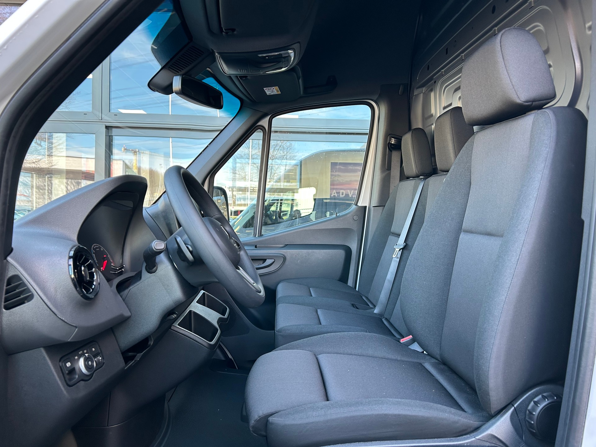 MERCEDES-BENZ eSprinter 312 47kWh Standard-image-17