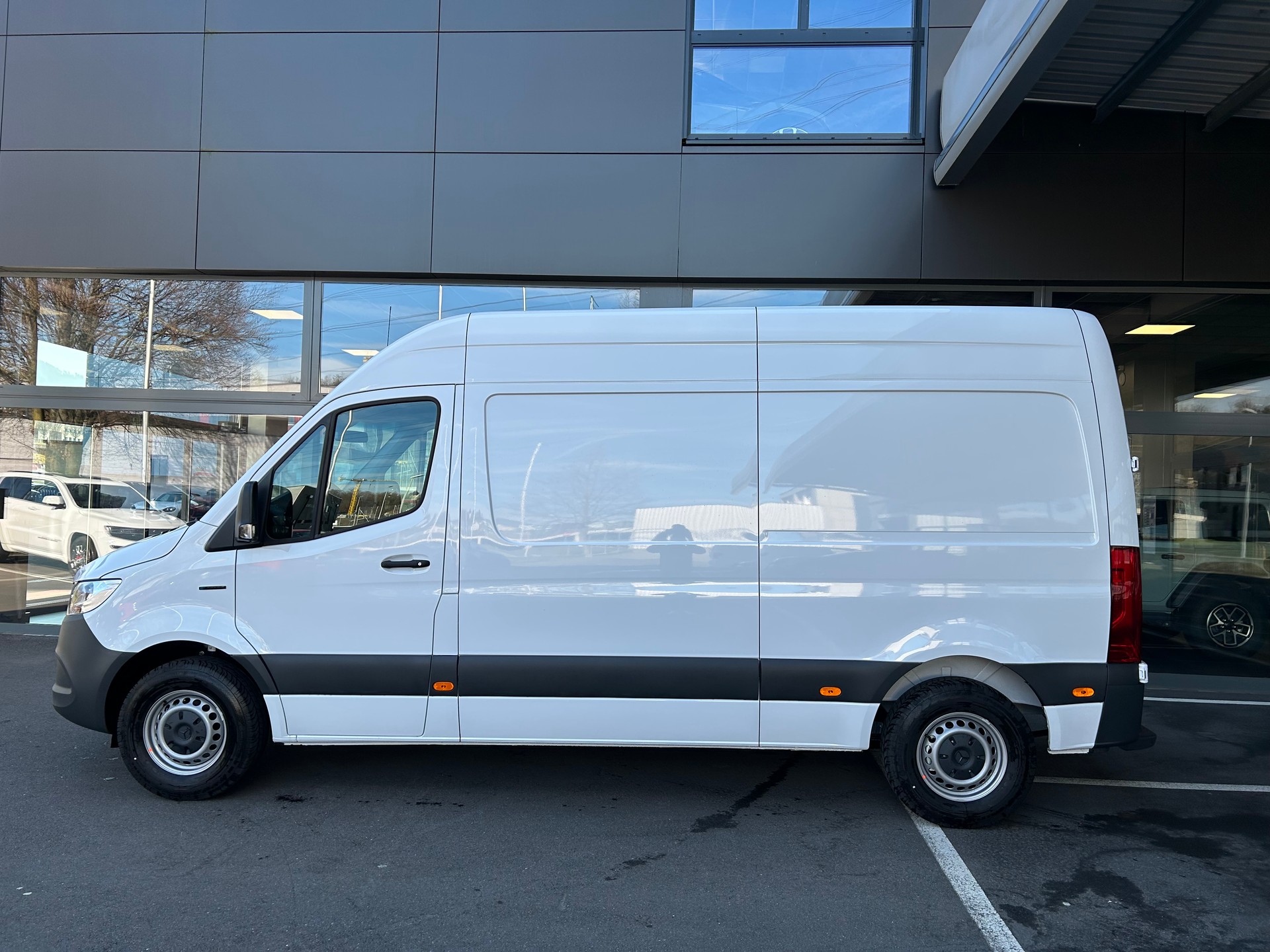 MERCEDES-BENZ eSprinter 312 47kWh Standard-image-13