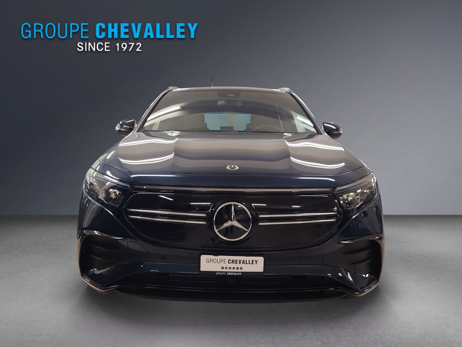MERCEDES-BENZ EQA 250 AMG Line-showroom-element-3