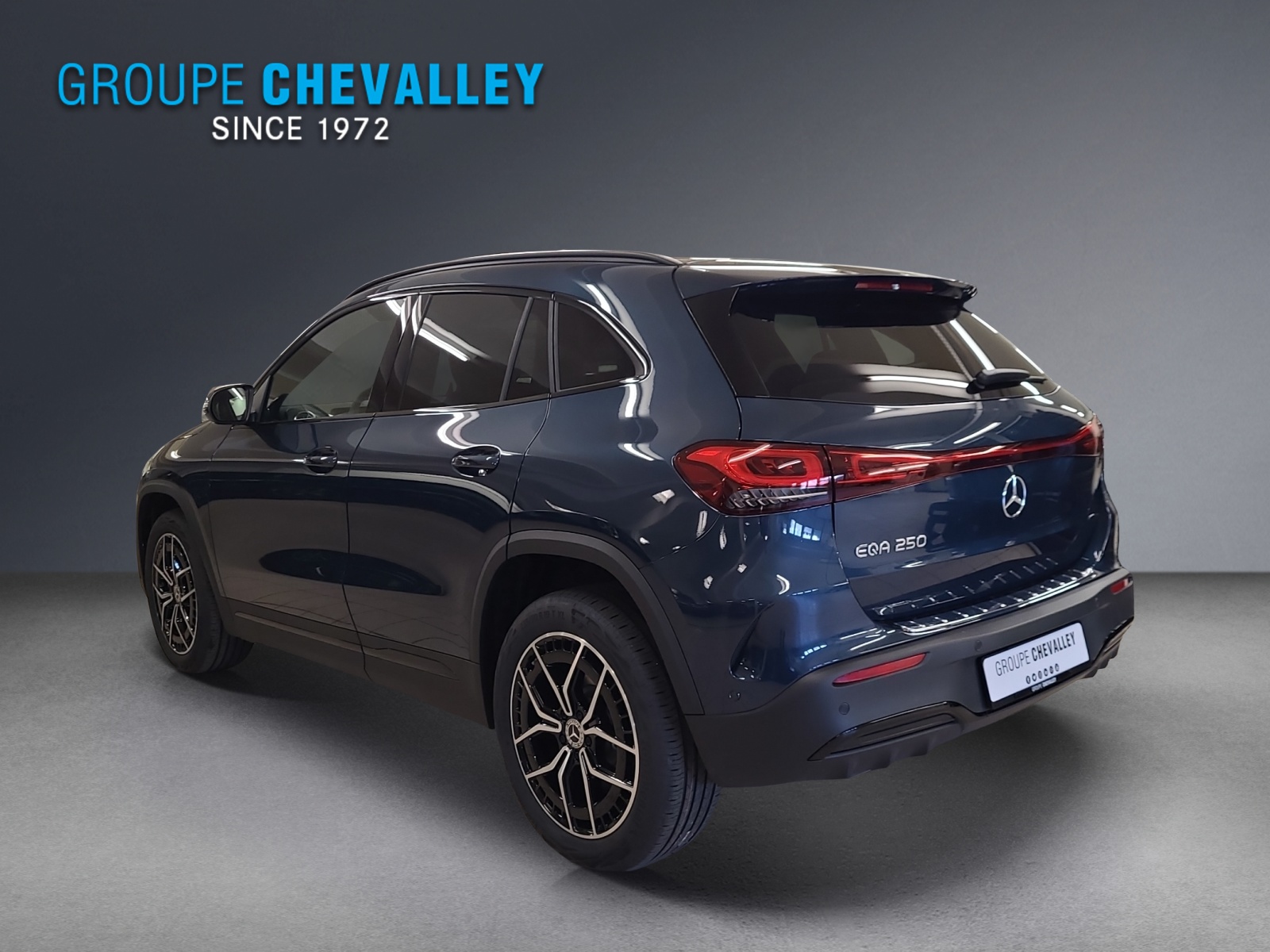 MERCEDES-BENZ EQA 250 AMG Line-showroom-element-2