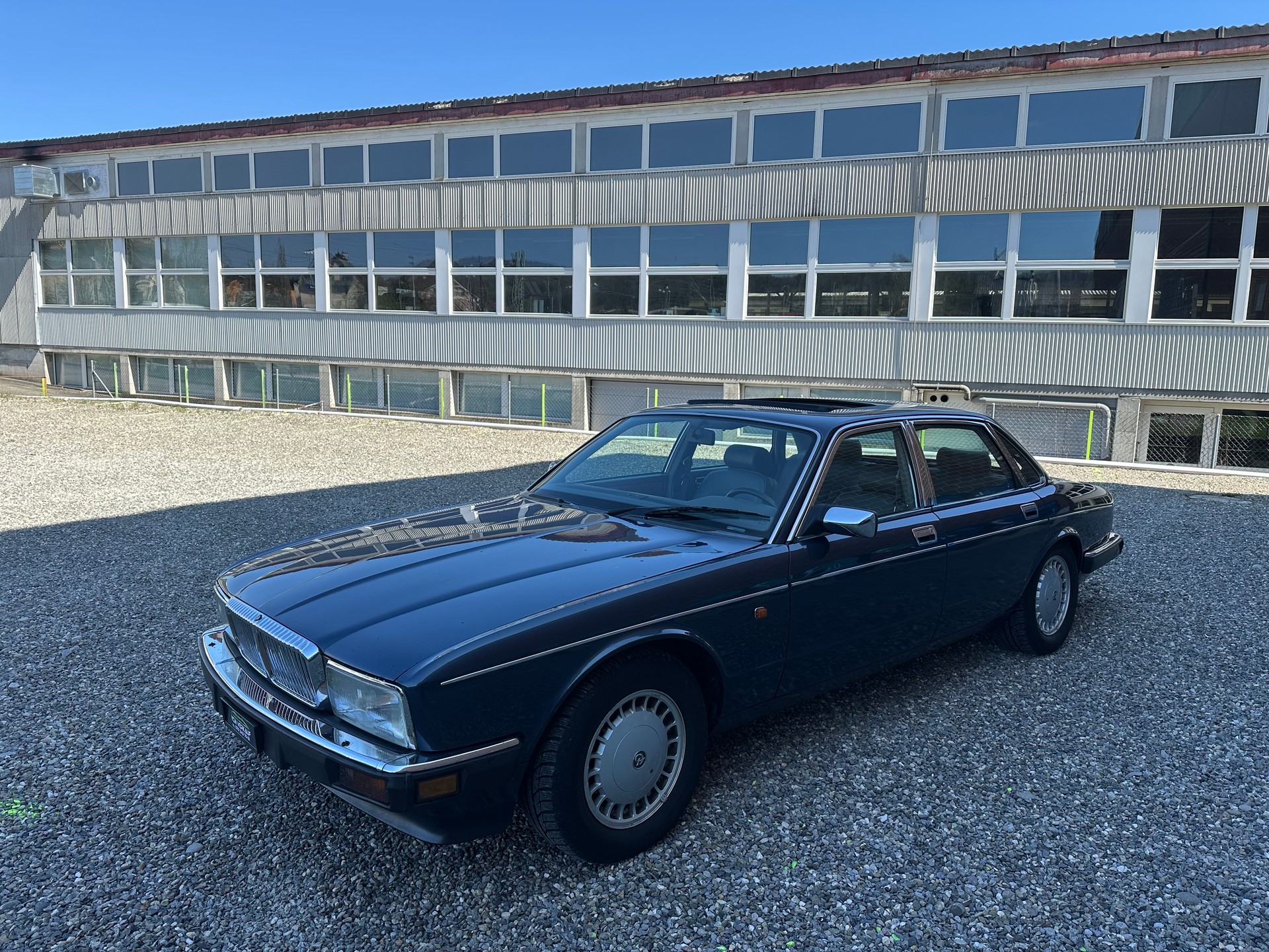 DAIMLER 4.0 Six-image-2