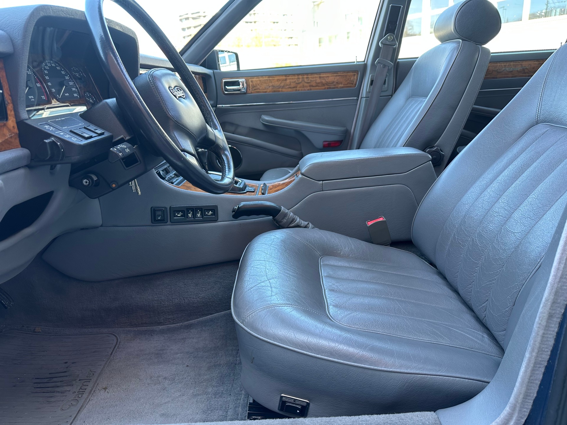 DAIMLER 4.0 Six-image-13