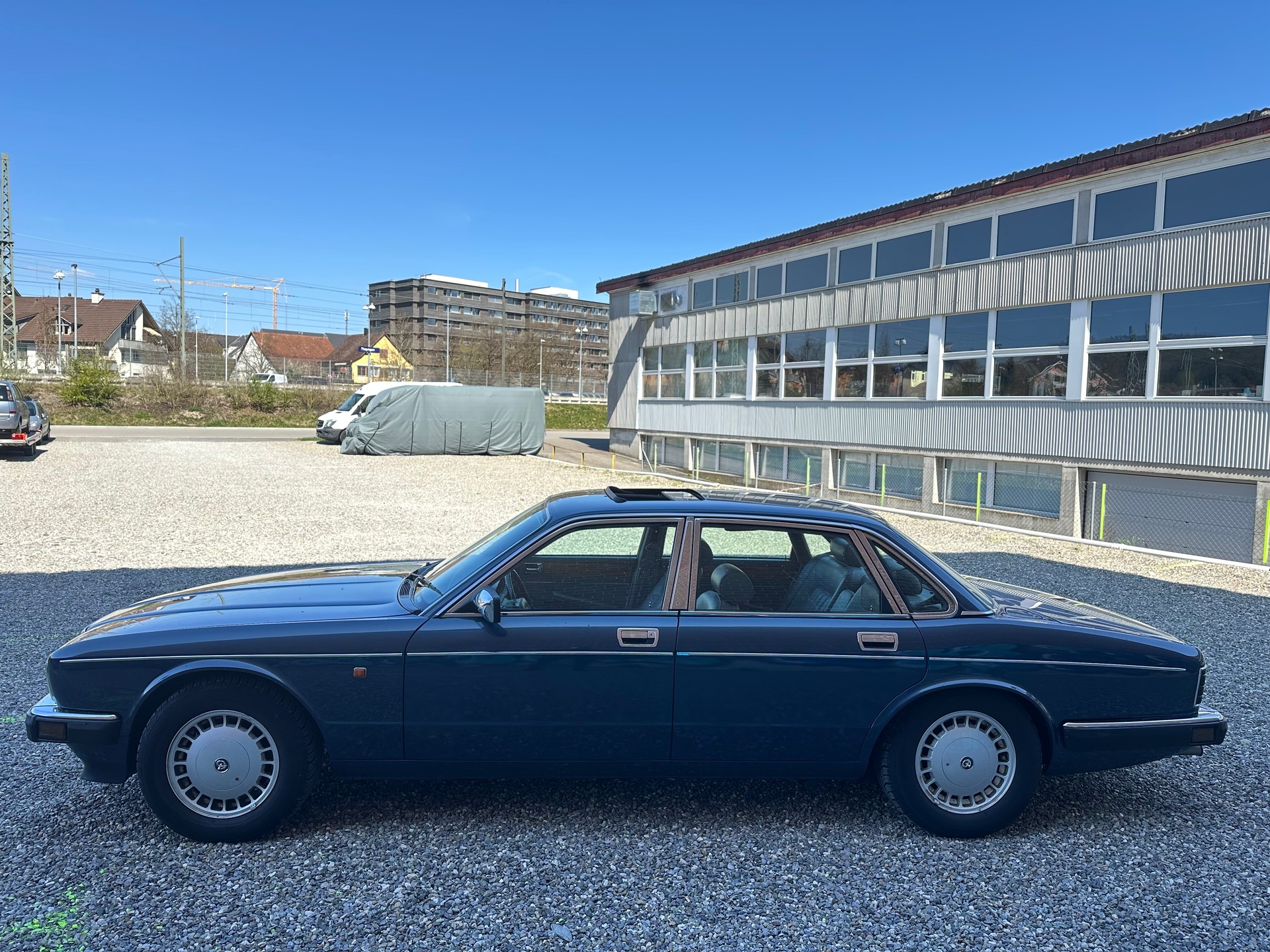 DAIMLER 4.0 Six-image-4