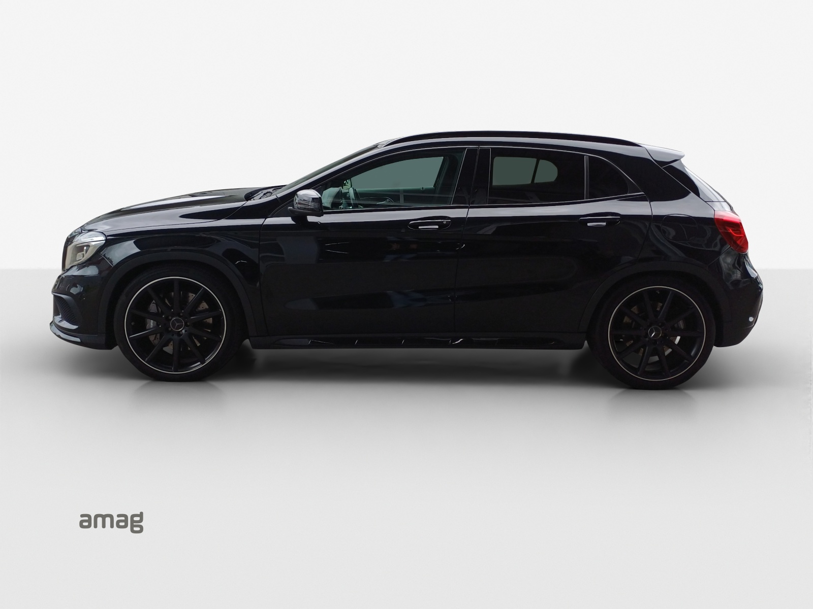MERCEDES-BENZ GLA 45 AMG 4Matic 7G-DCT-showroom-element-1