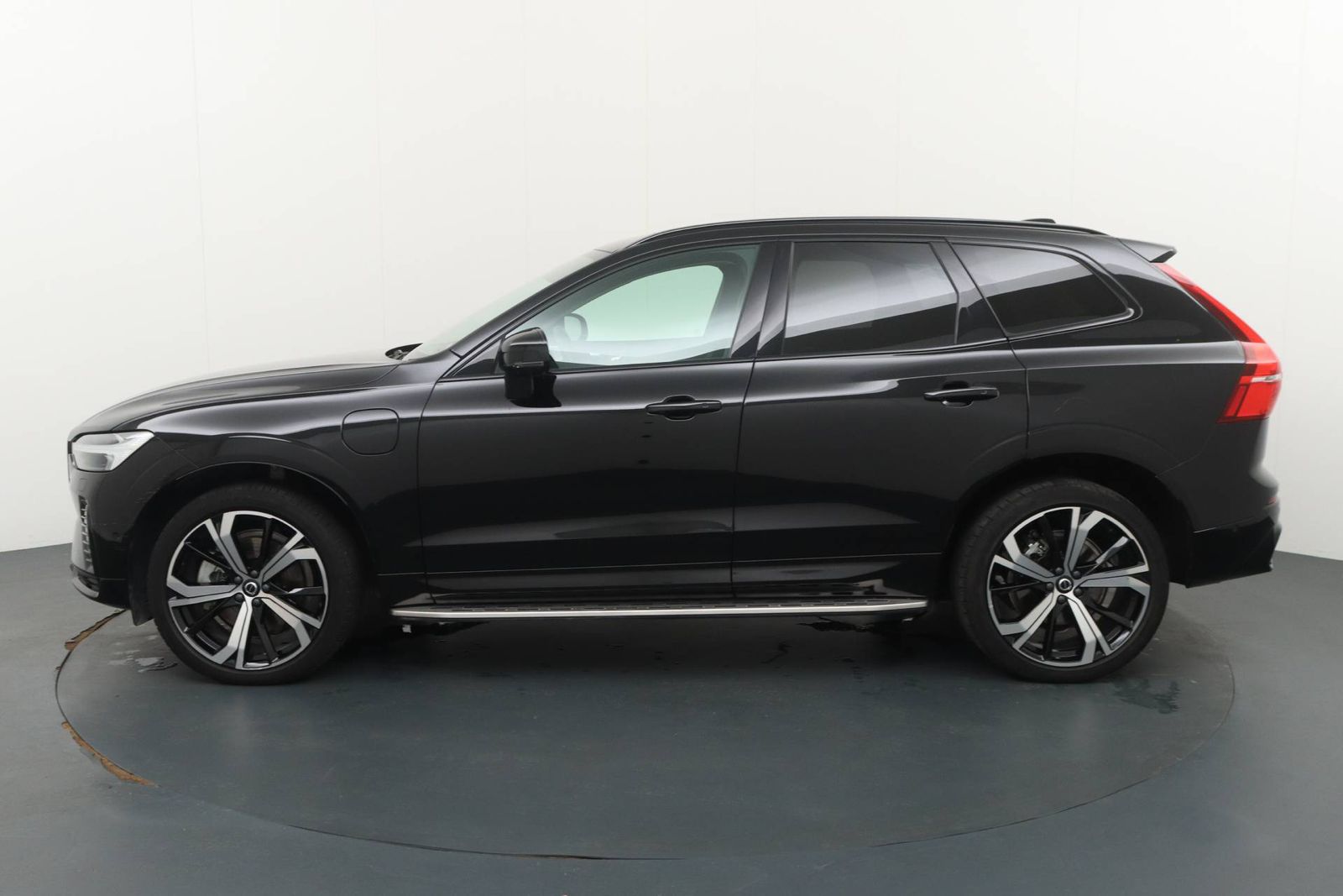 VOLVO XC60 T8 eAWD Ultim Dark 4x4-showroom-element-1