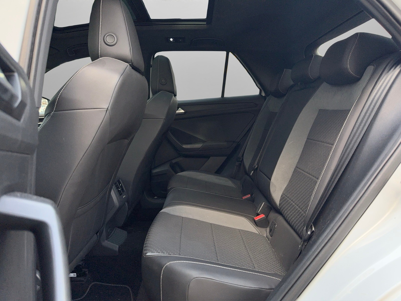 VW T-Roc 2.0 TSI R DSG 4Motion-image-10
