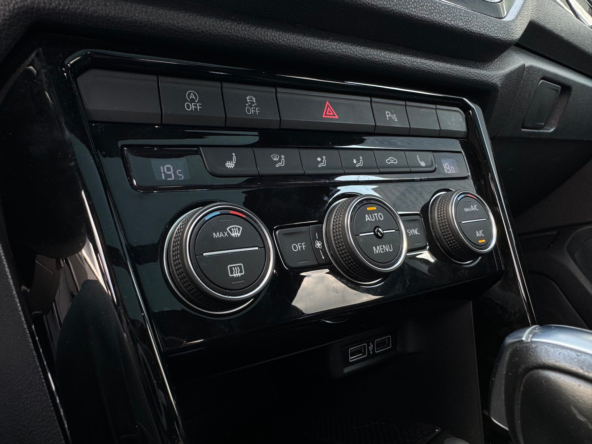 VW T-Roc 2.0 TSI R DSG 4Motion-image-16