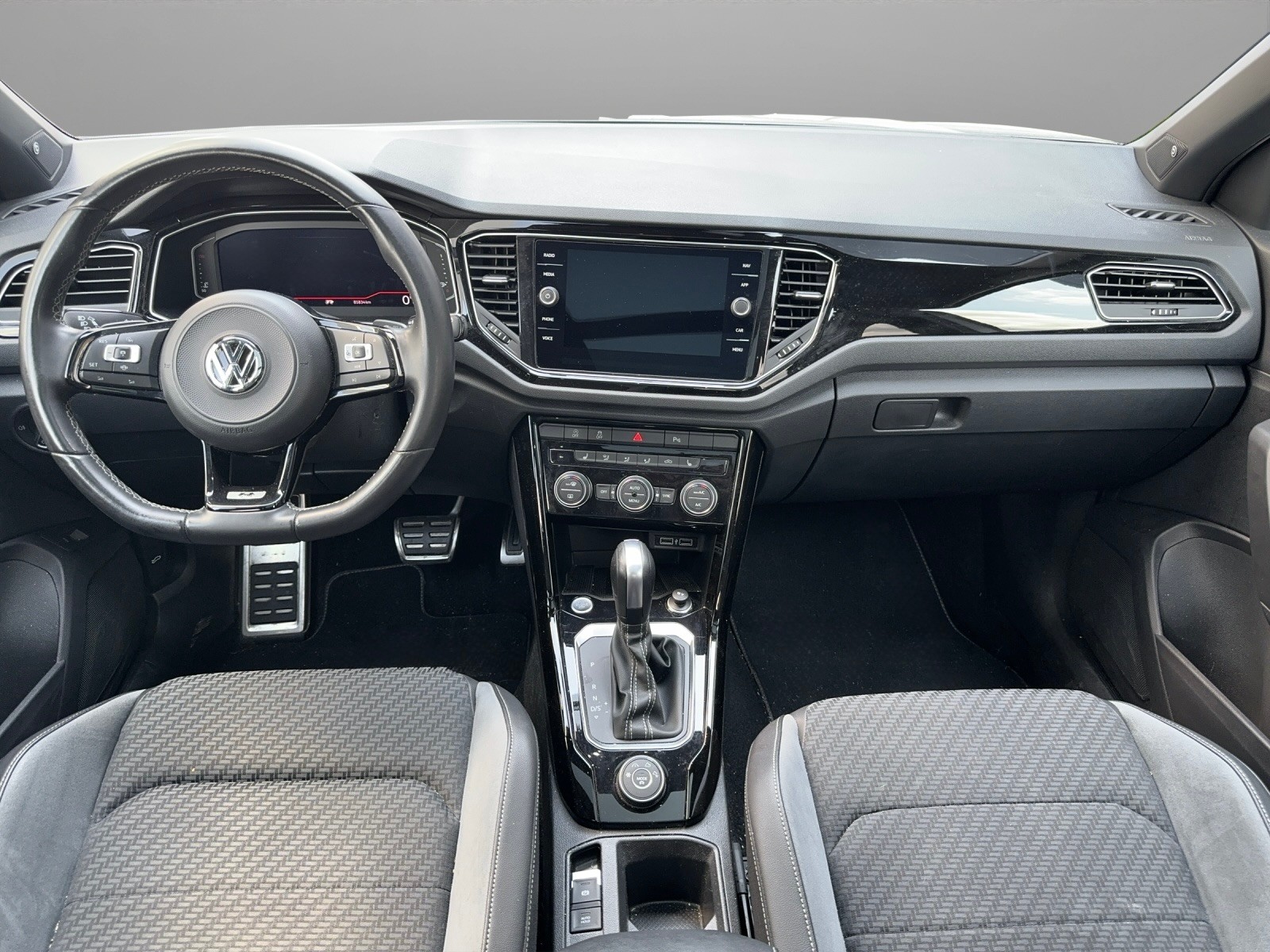 VW T-Roc 2.0 TSI R DSG 4Motion-image-8