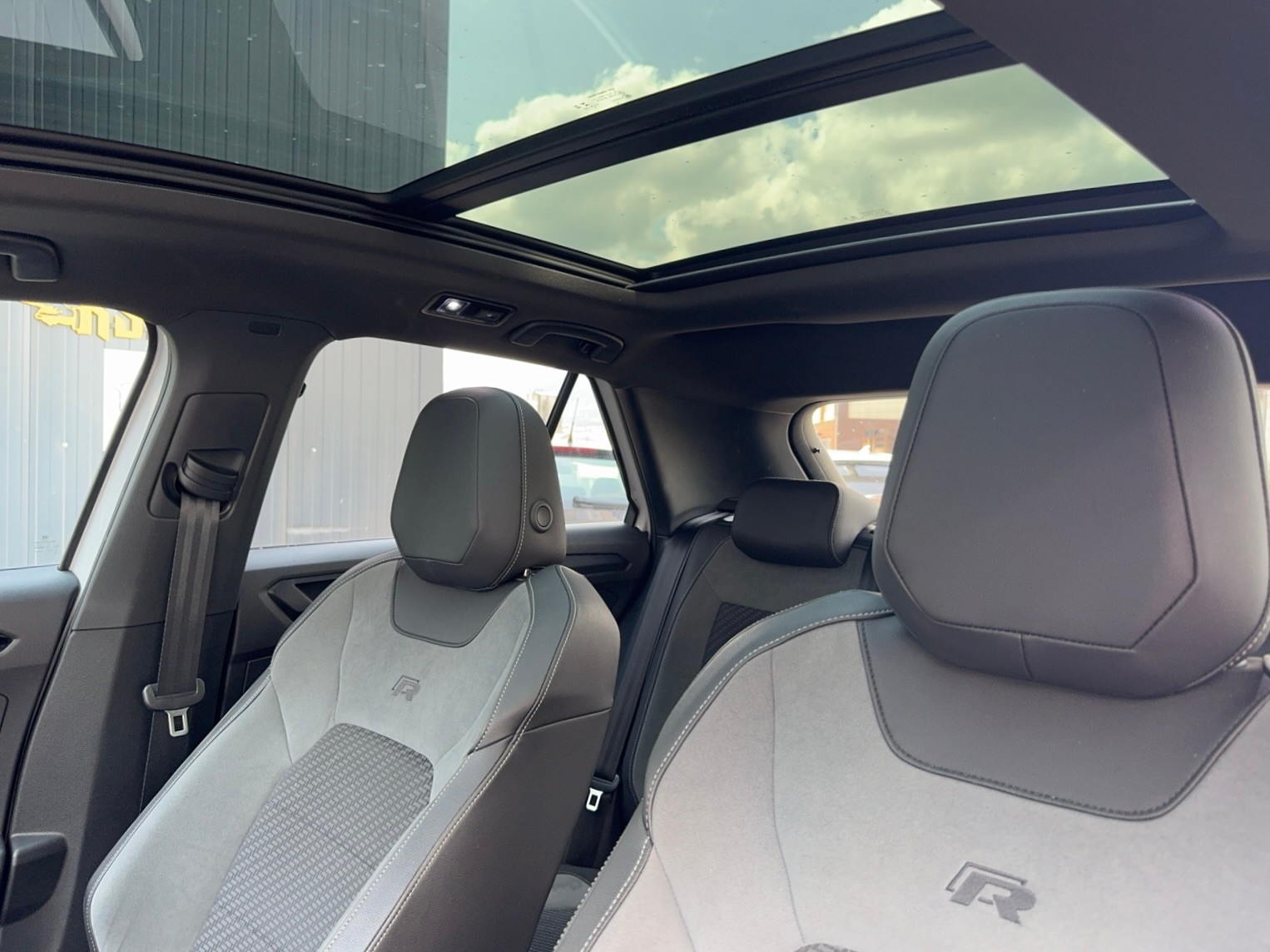 VW T-Roc 2.0 TSI R DSG 4Motion-image-12