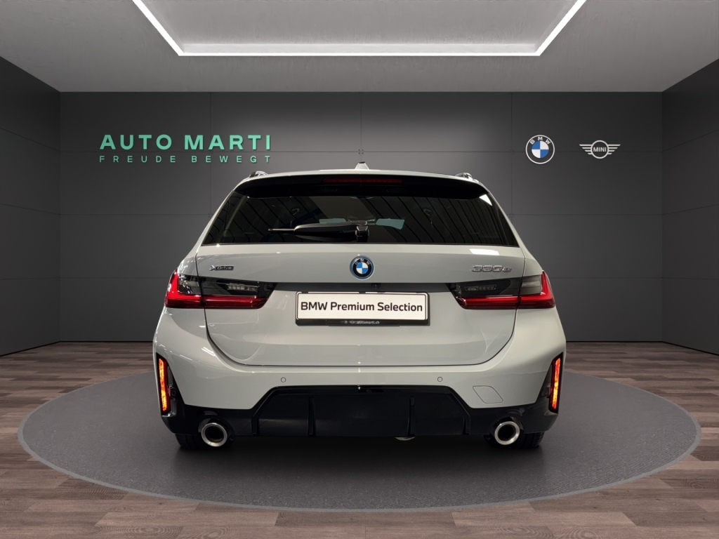 BMW 330e xDrive M Sport-showroom-element-2