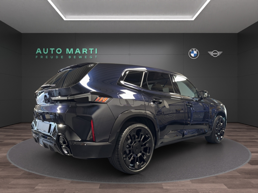 BMW XM xDrive 50e PHEV-showroom-element-3