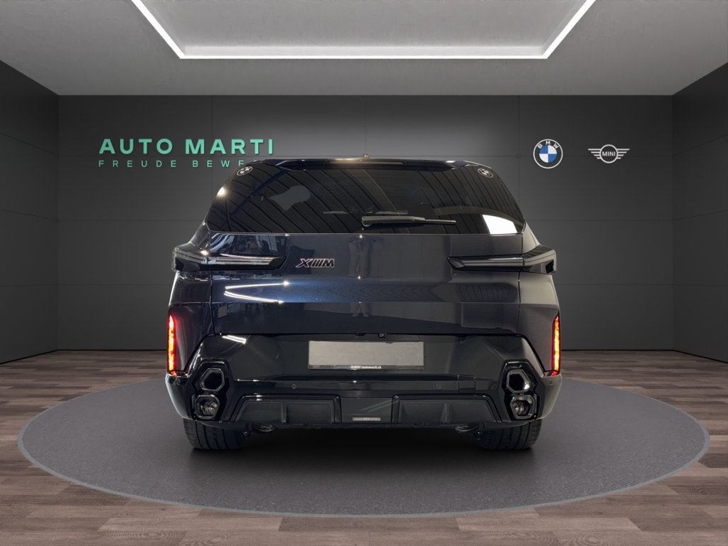 BMW XM xDrive 50e PHEV-showroom-element-2