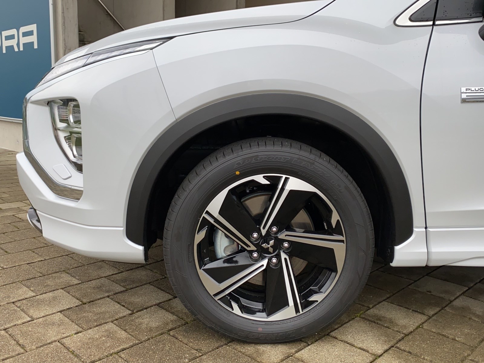 MITSUBISHI Eclipse Cross 2.4 PHEV Instyle 4WD-image-10