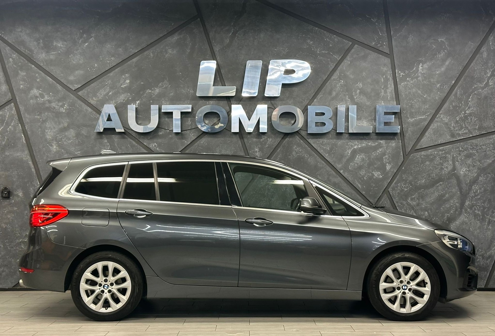 BMW 220i Gran Tourer Steptronic-showroom-element-3