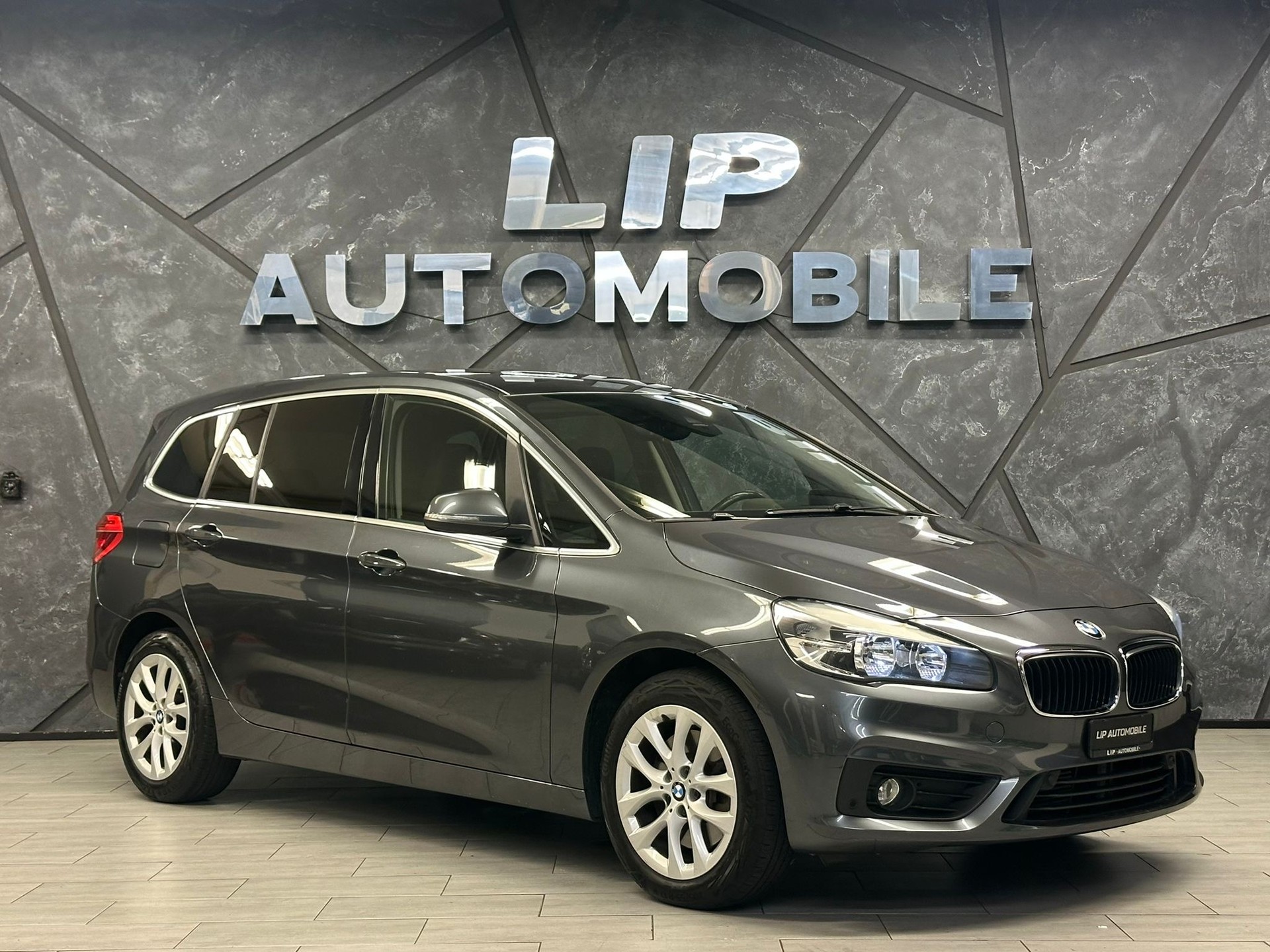 BMW 220i Gran Tourer Steptronic-showroom-element-2