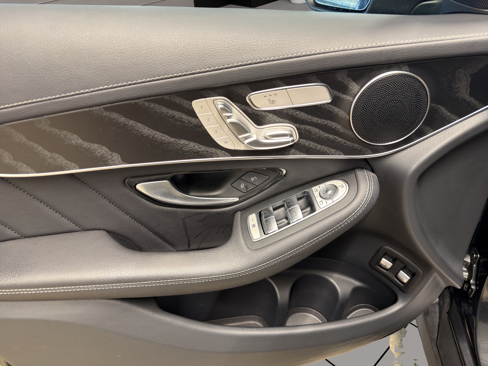 Image MERCEDES-BENZ GLC-300 GLC Coupé 300 e AMG Line Plus 9G-Tronic